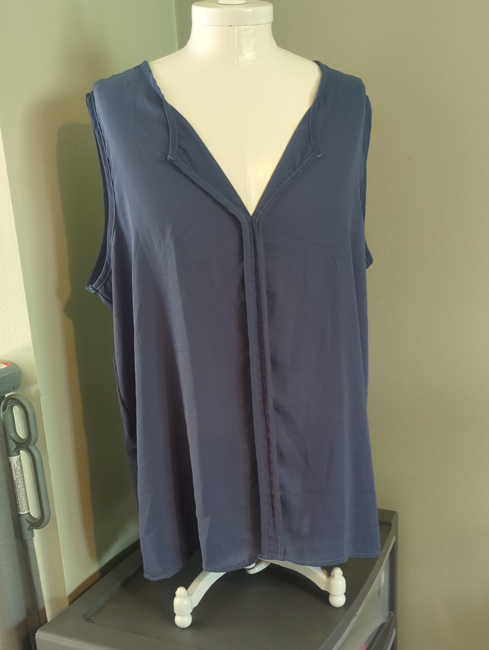 Jon & Anna Sleeveless V-Neck Camisole in Navy Blue